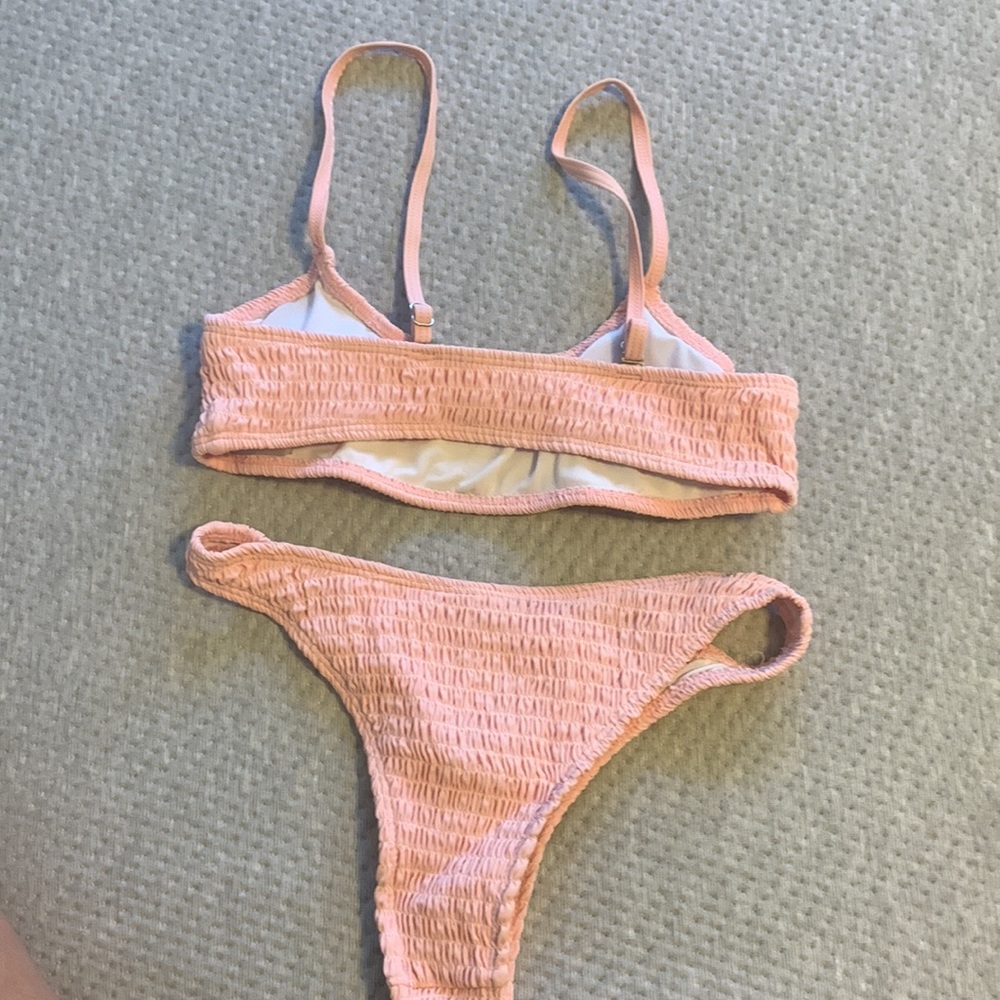 Bikini - Picture 2 of 3